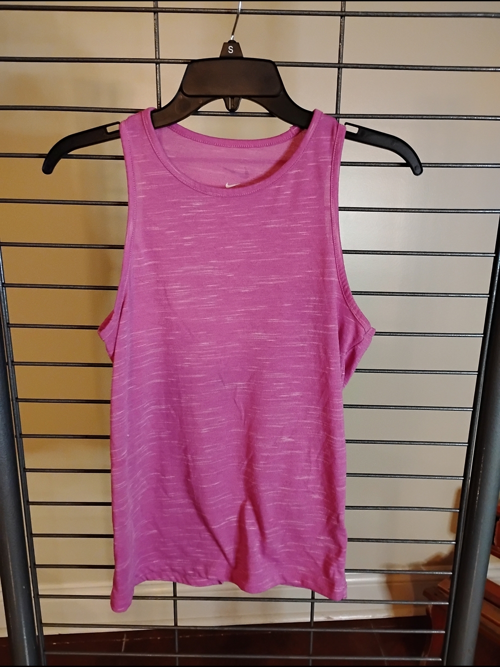 Nike Women’s Heathered Fuchsia Tank Top